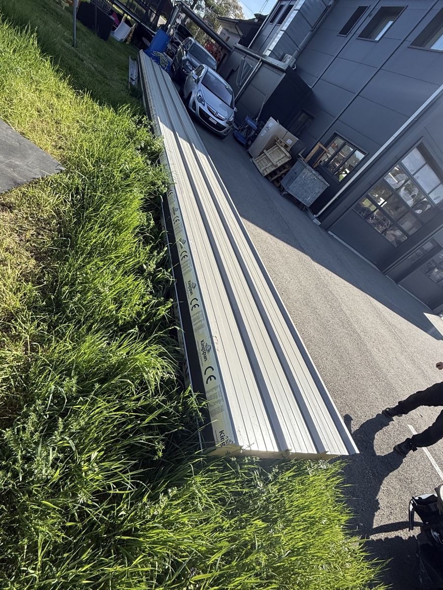 Autres matériaux de construction: Dachpaneele Kingspan 140mm – D'occasion à Niederbipp par Baca3 3