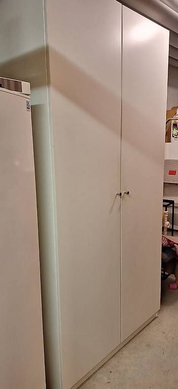 Armoires: Kleiderschrank weiss – D'occasion à Langnau i. E. par 3550fdi