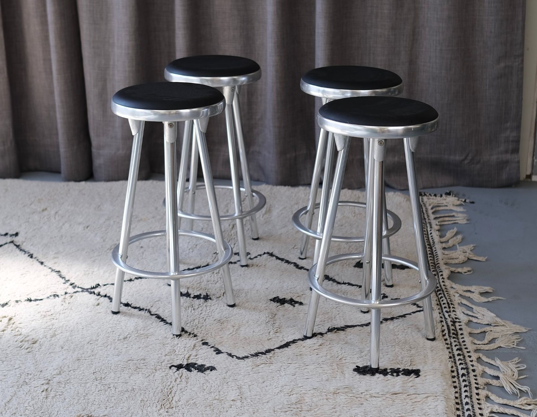 Sgabelli: 4 Bar stools by Joan Casas I Ortinez for Indecasa – Usato da Bern venduto da Zmodern_CON 3