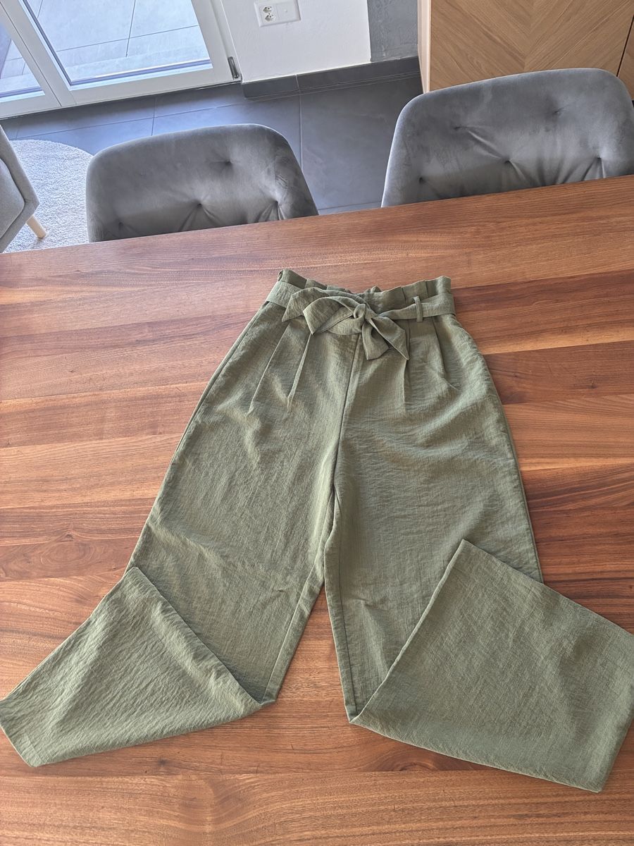 Only Pantaloni: Sommerhose khaki – Usato da Berg TG venduto da ANCU79