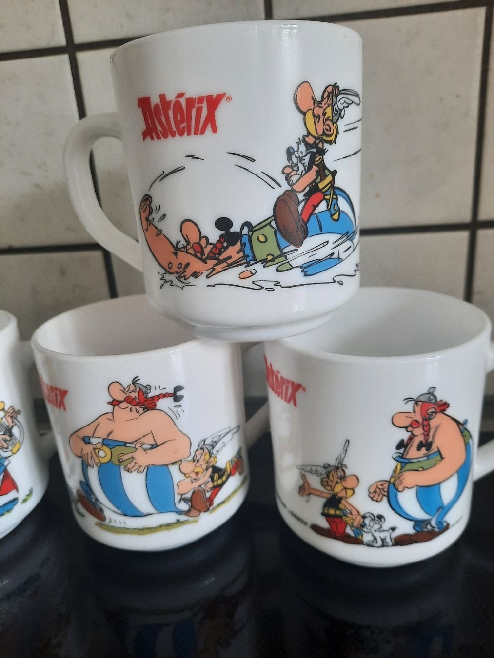 Tasses: 4 TASSES "ASTÉRIX " – D'occasion à Le Locle par marylise01 1