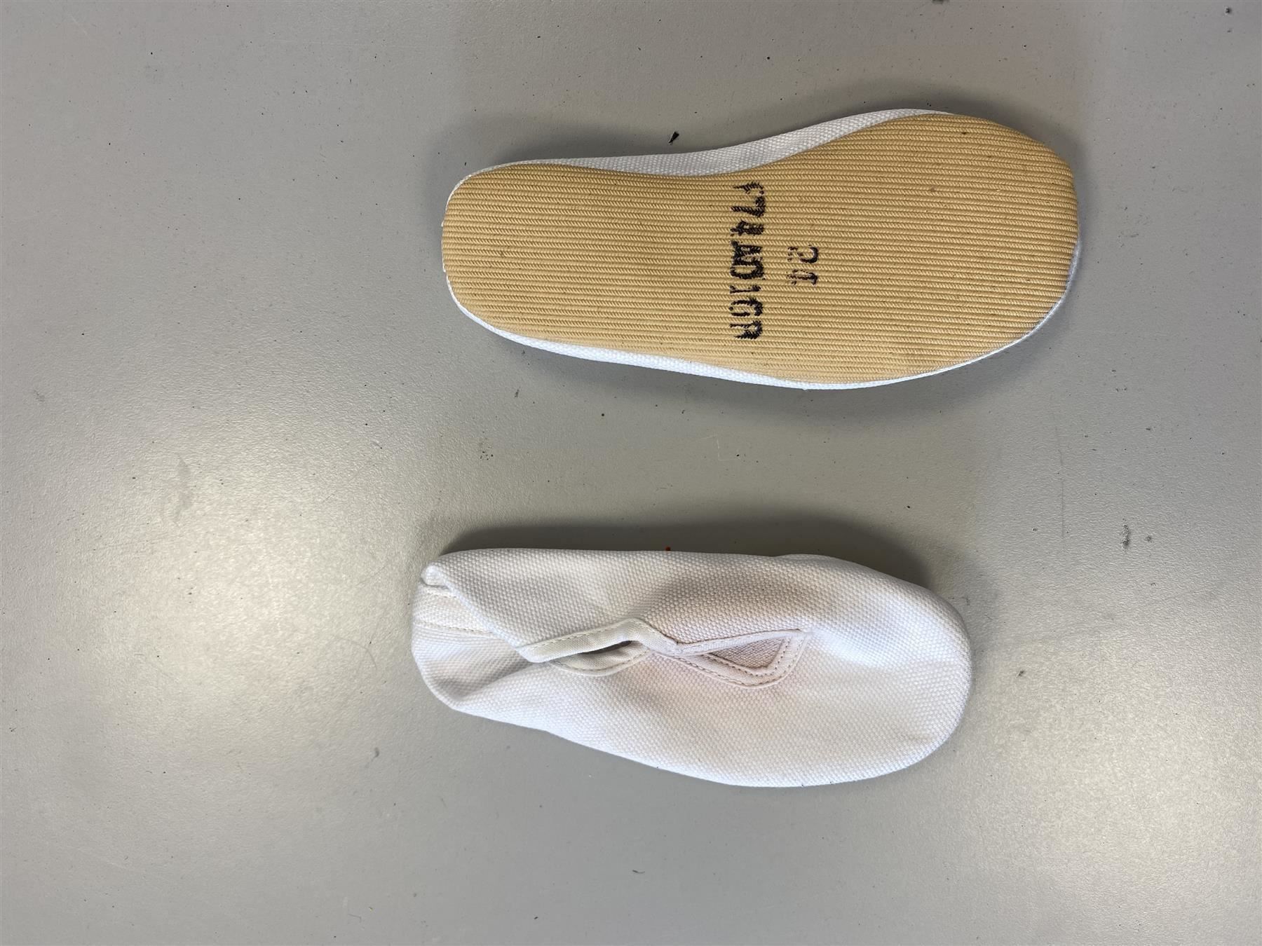 Tessuti: Stoffschuhe – Nuovo (secondo la descrizione) da Wängi venduto da Bmo 1