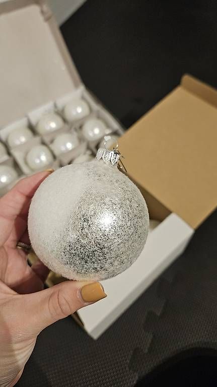 Pfister Toutes les décorations: Weisse Möbel Pfister Weihnachtskugeln – Neuf avec emballage d'origine à Unterlunkhofen par Fcbasel92 1