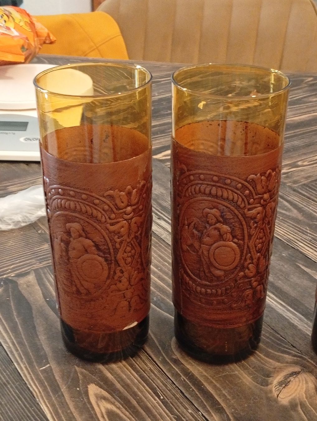 Gläser: bernsteinfarbene Highball-Gläser aus den 1960er oder 1970er. – Gebraucht aus Engelburg von CH.Me 2