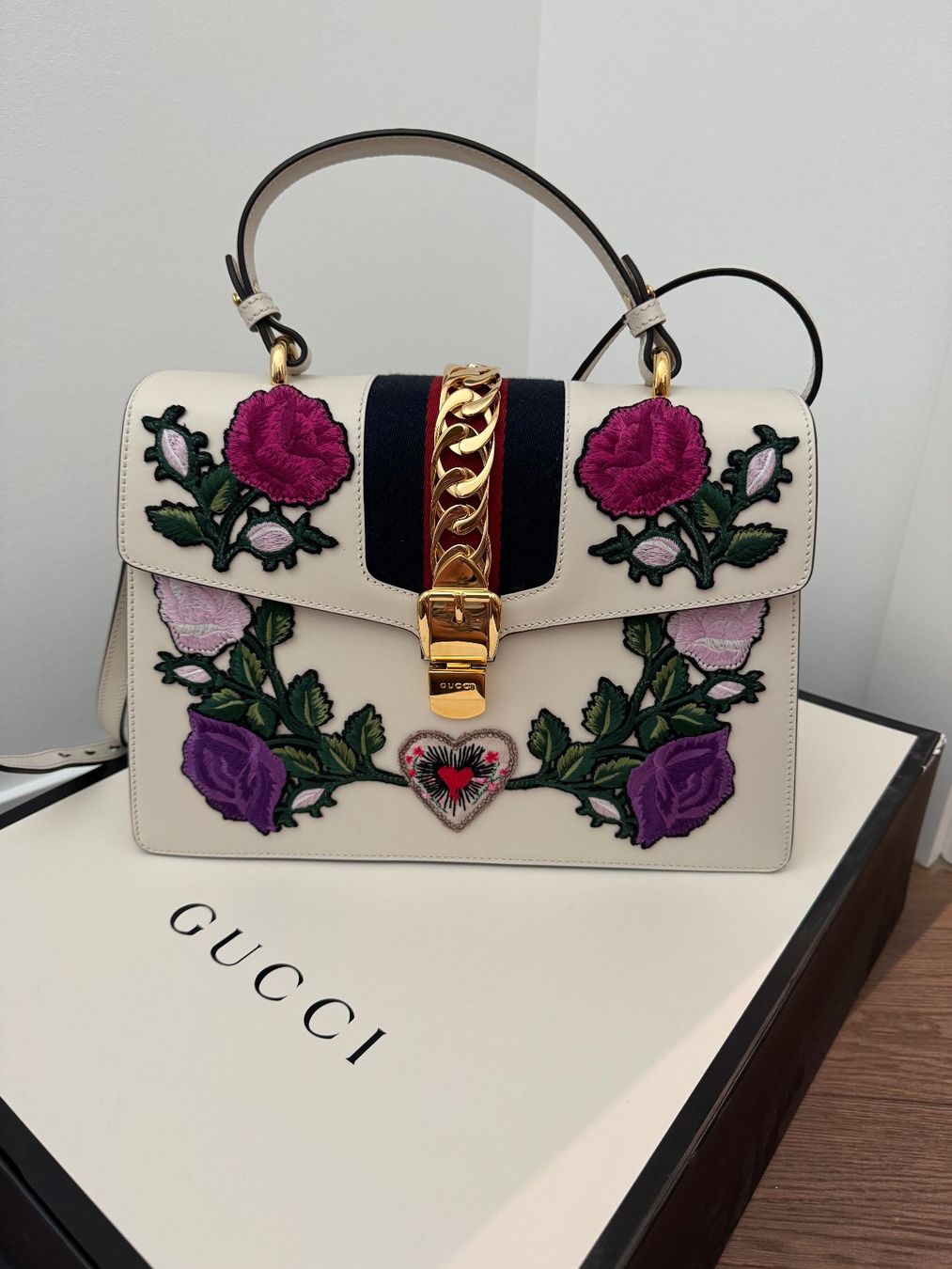 Gucci Borse da donna: Gucci Sylvie Top Handle – Nuovo (secondo la descrizione) da Triesen venduto da alder188 1