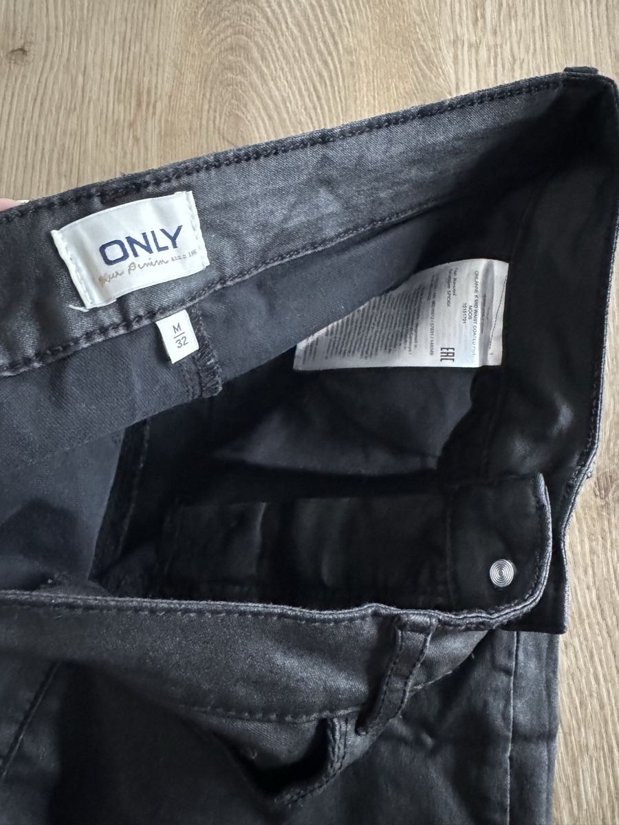 Only Pantaloni: ONLY M Lederoptik-Hose – Usato da Kloten venduto da now20160 2