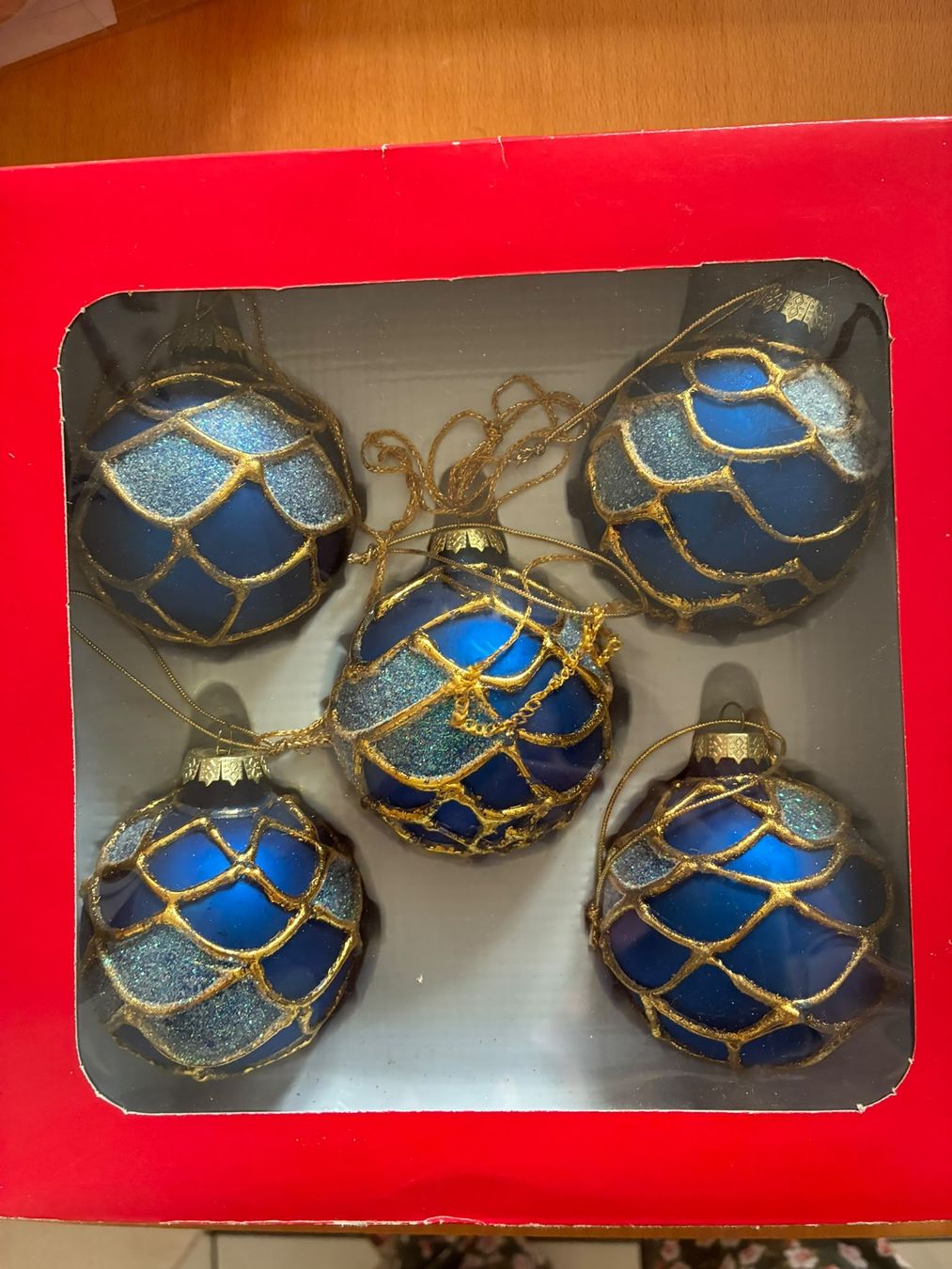 Tutte le decorazioni: 5 Christbaumkugeln blau mit Goldmuster in Box – Usato da Montlingen venduto da ForzaLazio