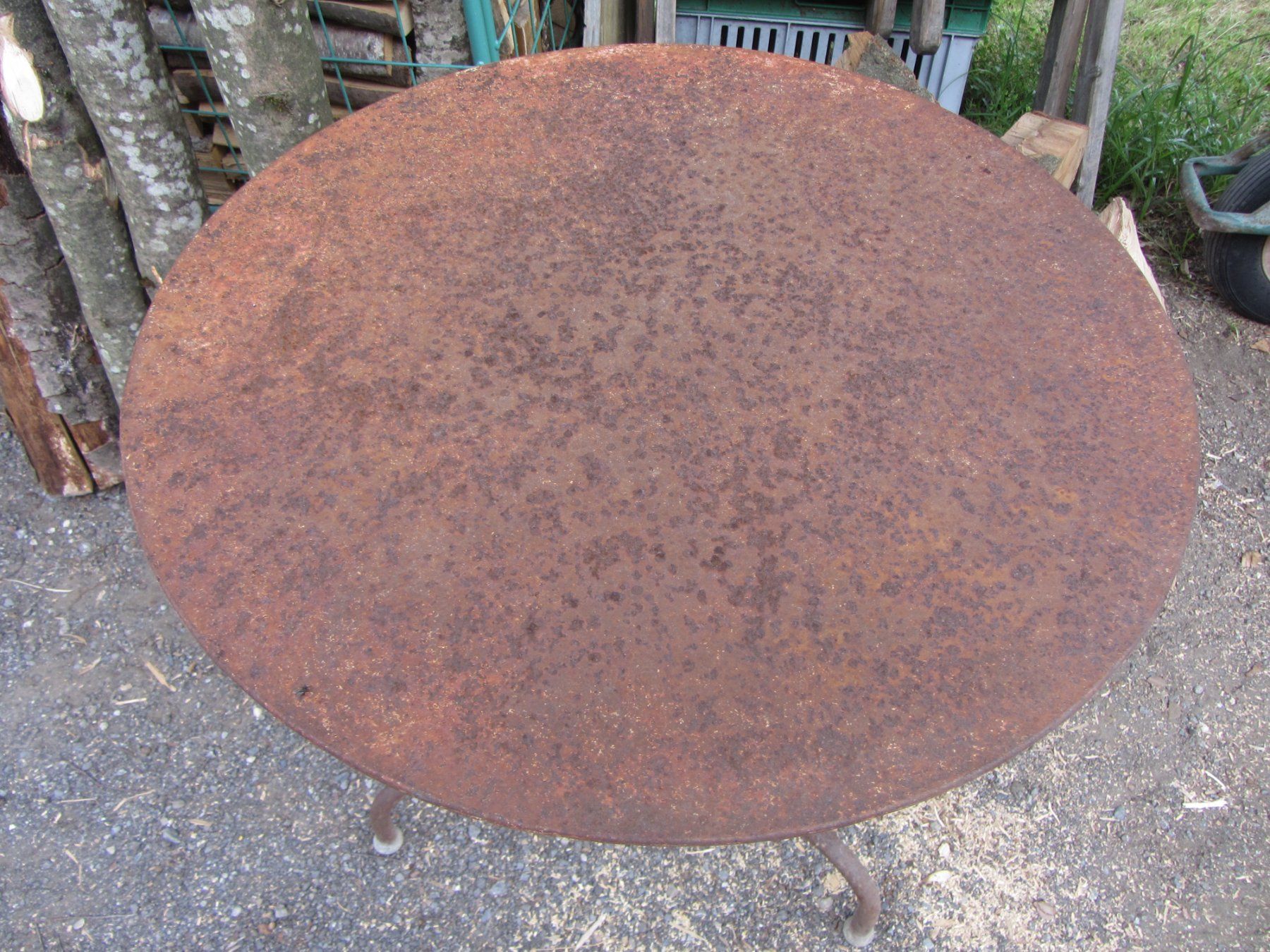 Tables: Alter Blechtisch – D'occasion à Wolfhalden par Quiria68 1