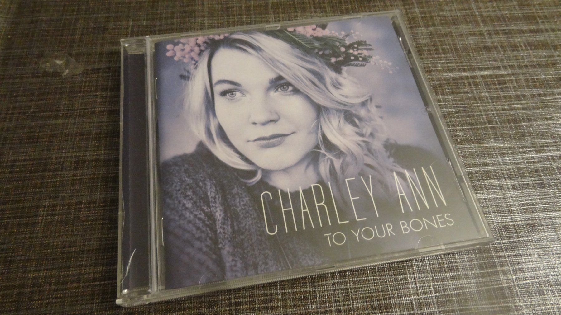 CDs: Charley Ann - To your Bones CD – Gebraucht aus Olten von Disc-Ausverkauf