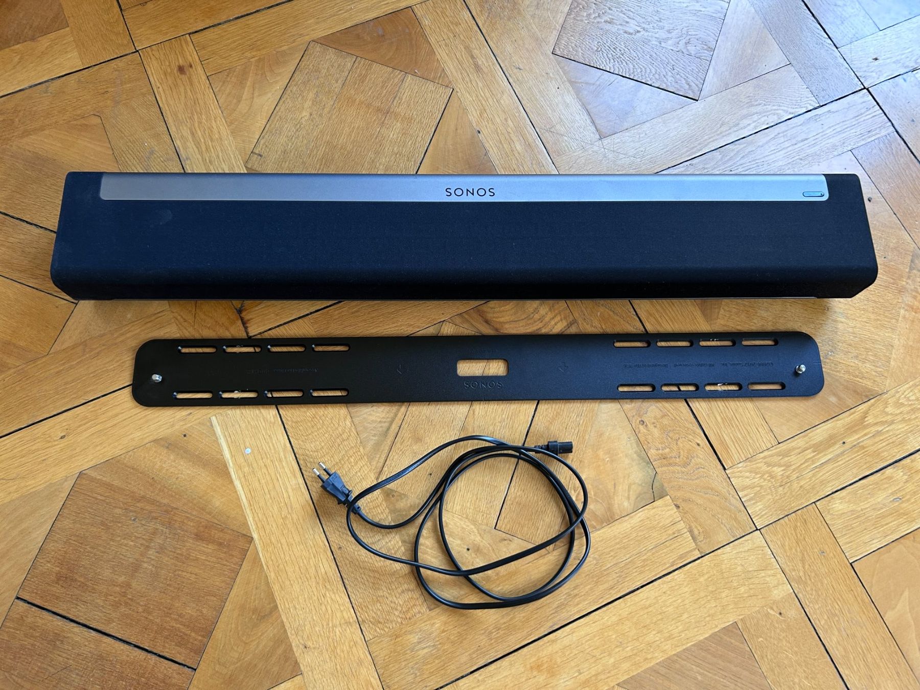 Sonos Home cinéma: Sonos Playbar occasion + support mural + câble alimentation – D'occasion à Genève par Fastbozzo