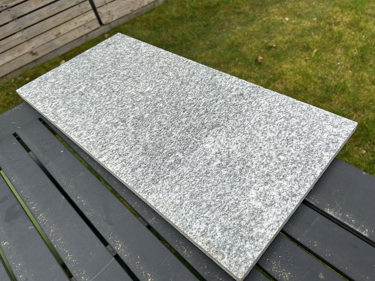 Rivestimenti per pavimenti: Granitplatten geschliffen – Nuovo (secondo la descrizione) da Gontenschwil venduto da Farigo