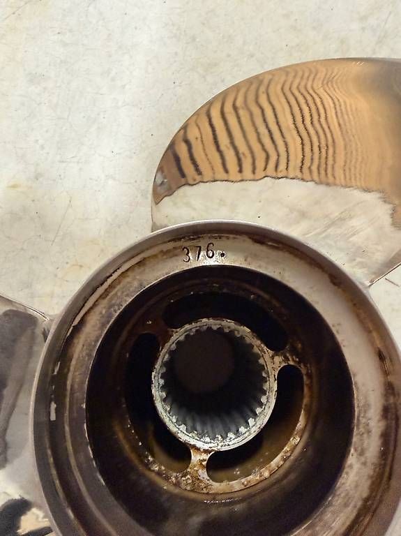 Boote: 4 Original Volvo Penta Duo Prop F8 – Gebraucht aus Zürich von Building 2