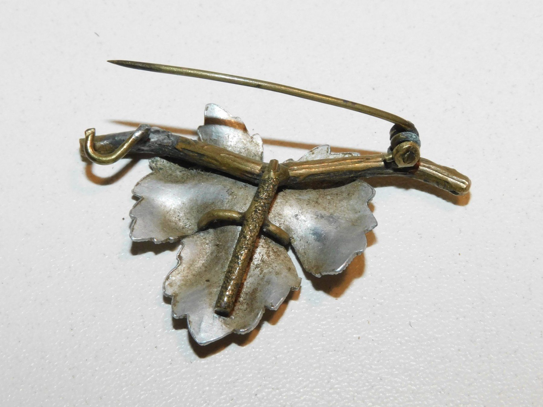 Broches & Aiguilles: Brosche alte handgemachte Brosche 5.5 x 2 cm – D'occasion à Sursee par 76 1