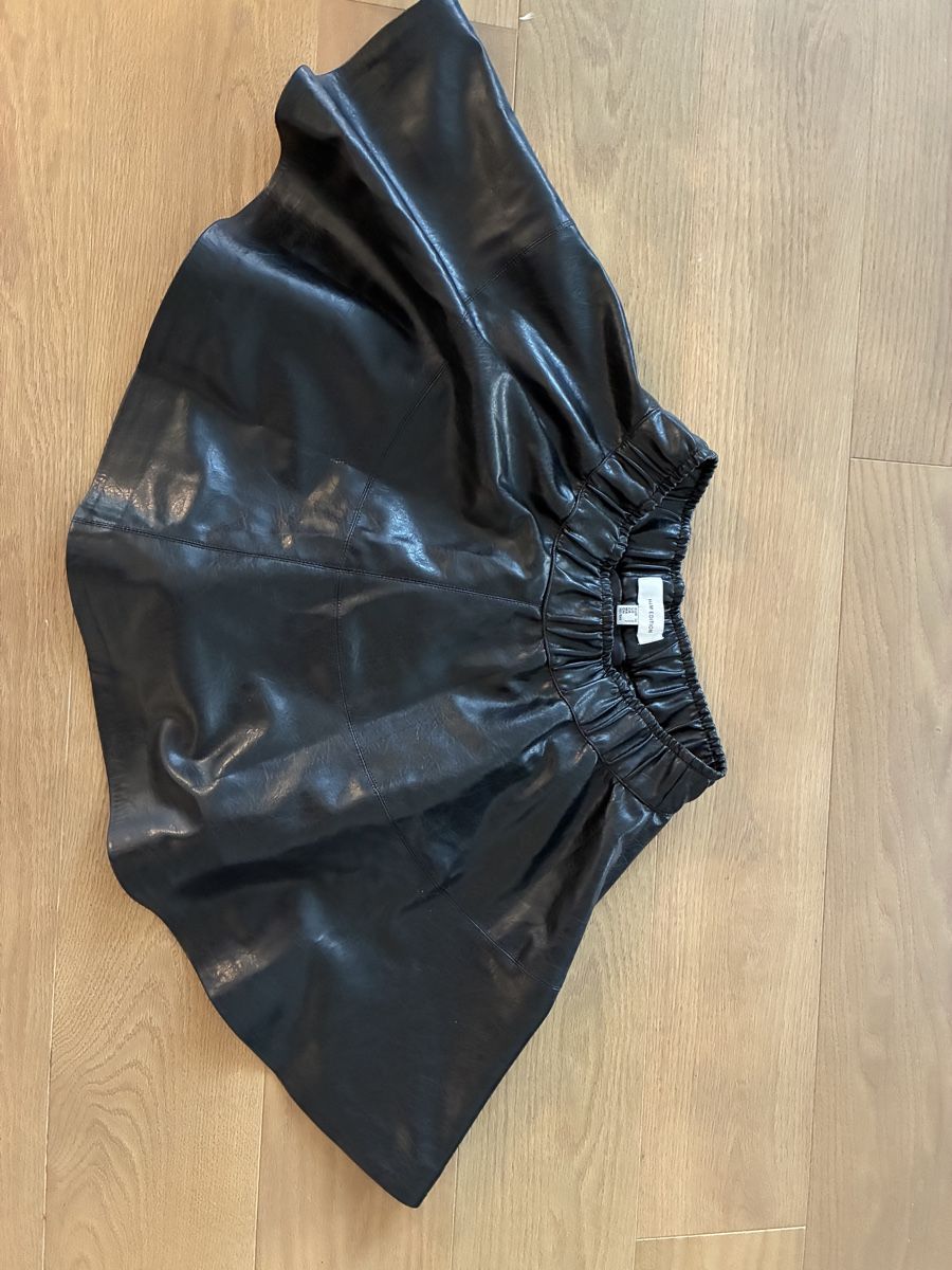 H&M Jupes: H&M Rock Lederimitat 34 – D'occasion à Zürich par fal_m7s8 1