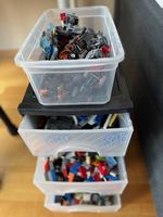 Tausende LEGO Teilen von mehr als 50 Lego-Sets