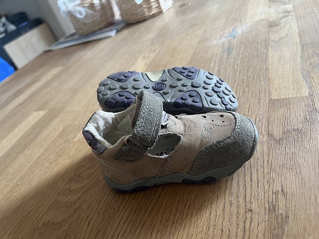 Chaussures garçon: Schuhe Grösse 21 – D'occasion à Stüsslingen par MiBachmann