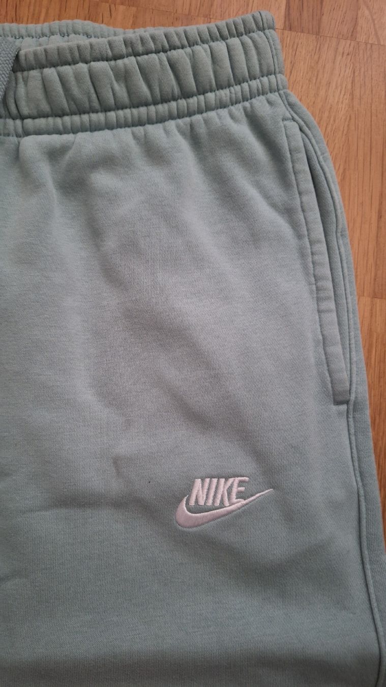 Nike Pantalons: Nike Trainerhose – D'occasion à Mumpf par SwissDi 1