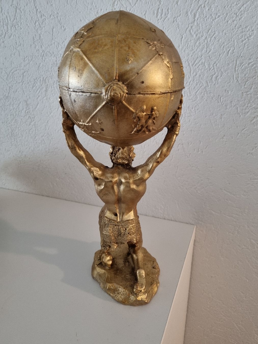 Statuette: Figur Atlas Goldgelb – Nuovo e nell'imballaggio originale da Ostermundigen venduto da aydin014 1