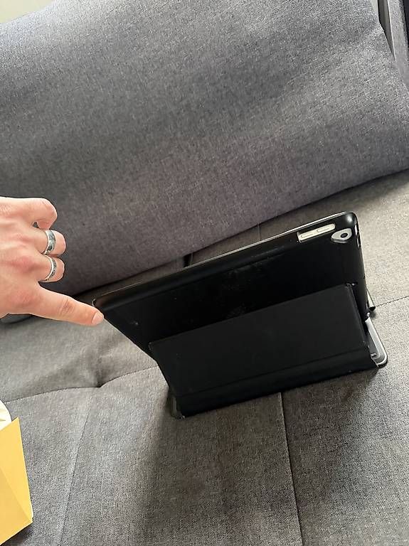 Tablet PC: iPad 8 Generation 32gb – Usato da Wald ZH venduto da wal_snr5 1