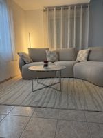 Couchtisch rund in Marmoroptik mit Chromgestell – wie neu