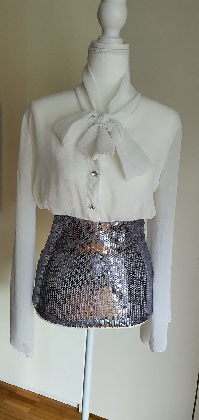 Camicette: Bluse mit Pailletten – Usato da Basel venduto da Kristal4 1