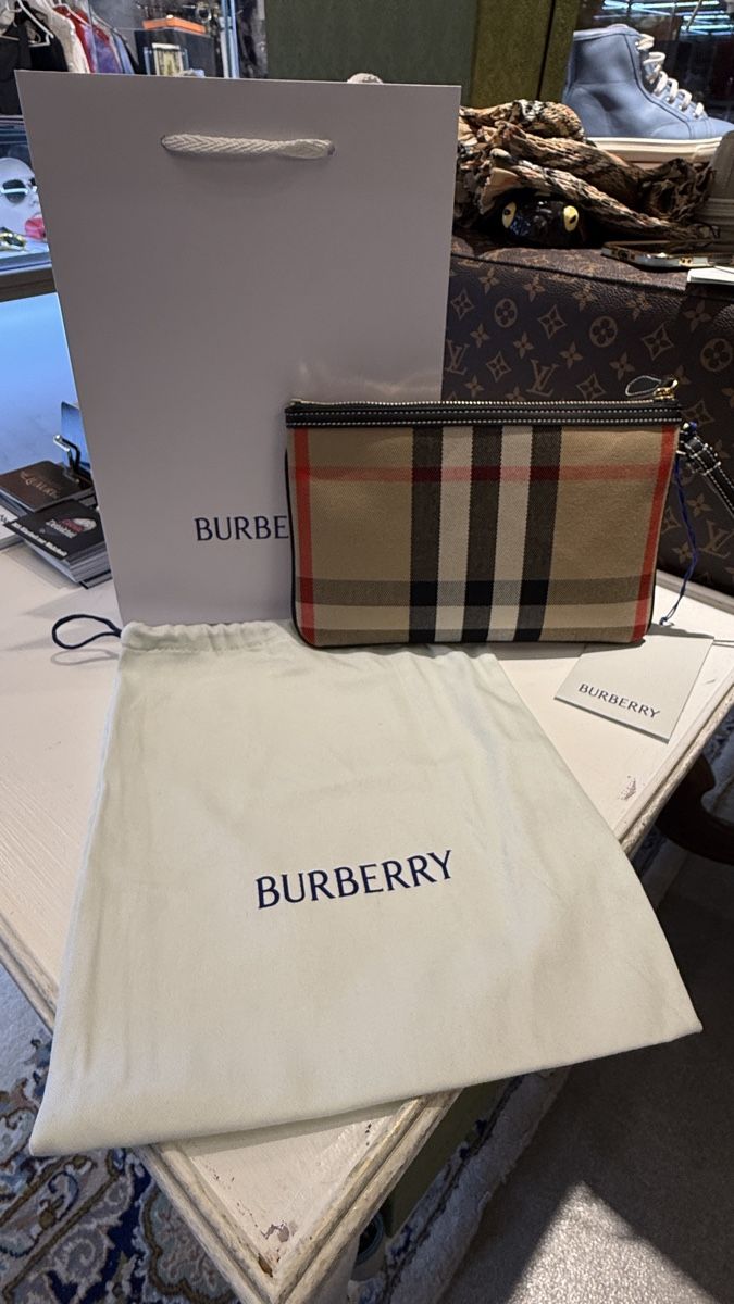 Burberry Borse: Burberry neu mit Staubbeutel – Nuovo e nell'imballaggio originale da Lachen SZ venduto da HelvetiaLuxury 1