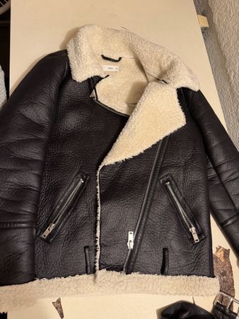 Winterjacke Mango schwarz mit Teddyfutter Grösse S neuwertig