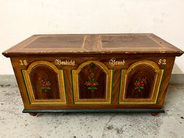 Antike Truhe - Benedickt Brand 1882 - bemalen