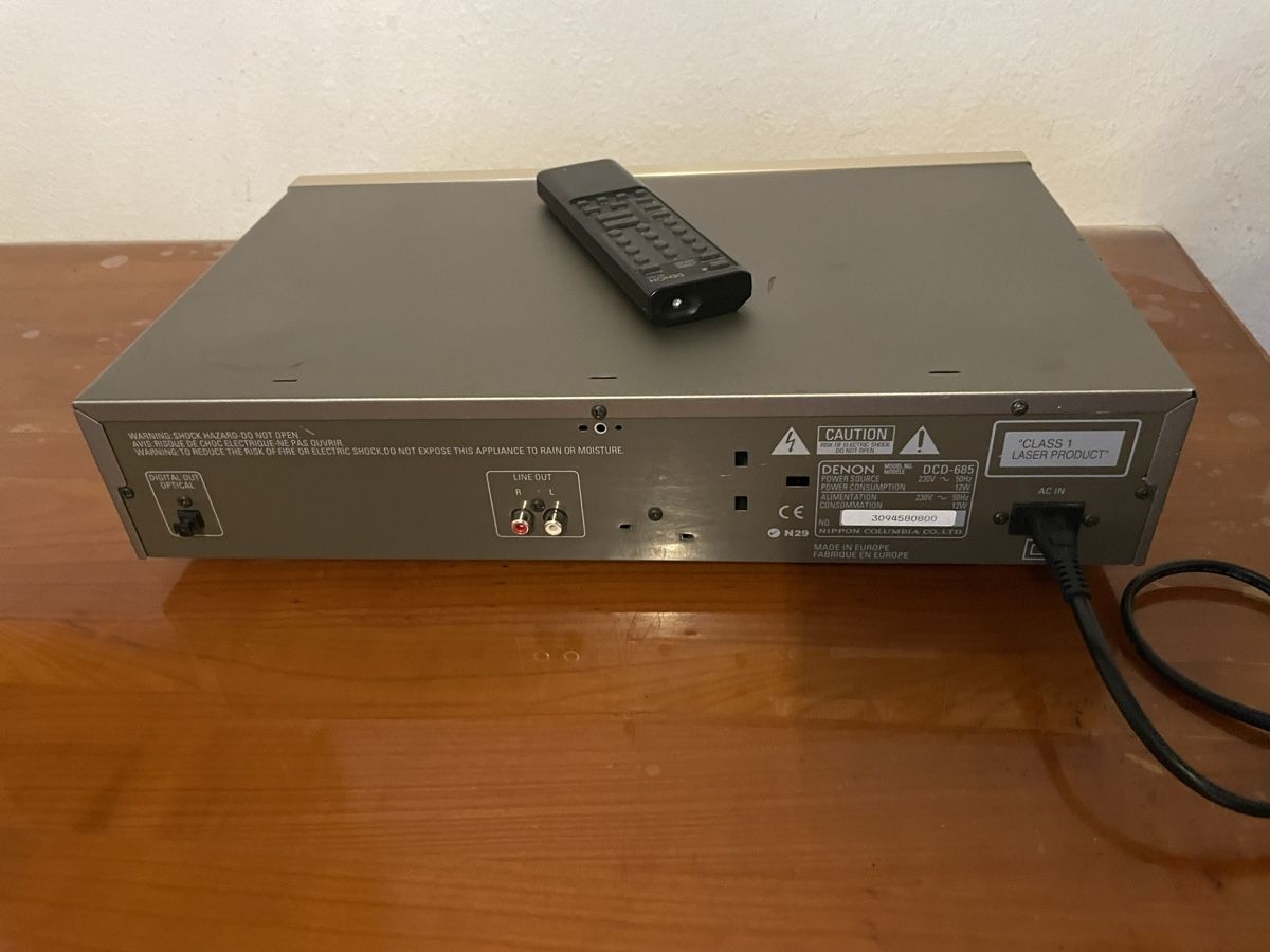 Denon Lettore multimediale & Streamer: Denon DCD-685 CD Player – Usato da Zürich venduto da semi16 3