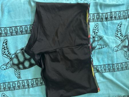 Schwarze Badehoseuntertei mit Muster, gebraucht Grösse 42