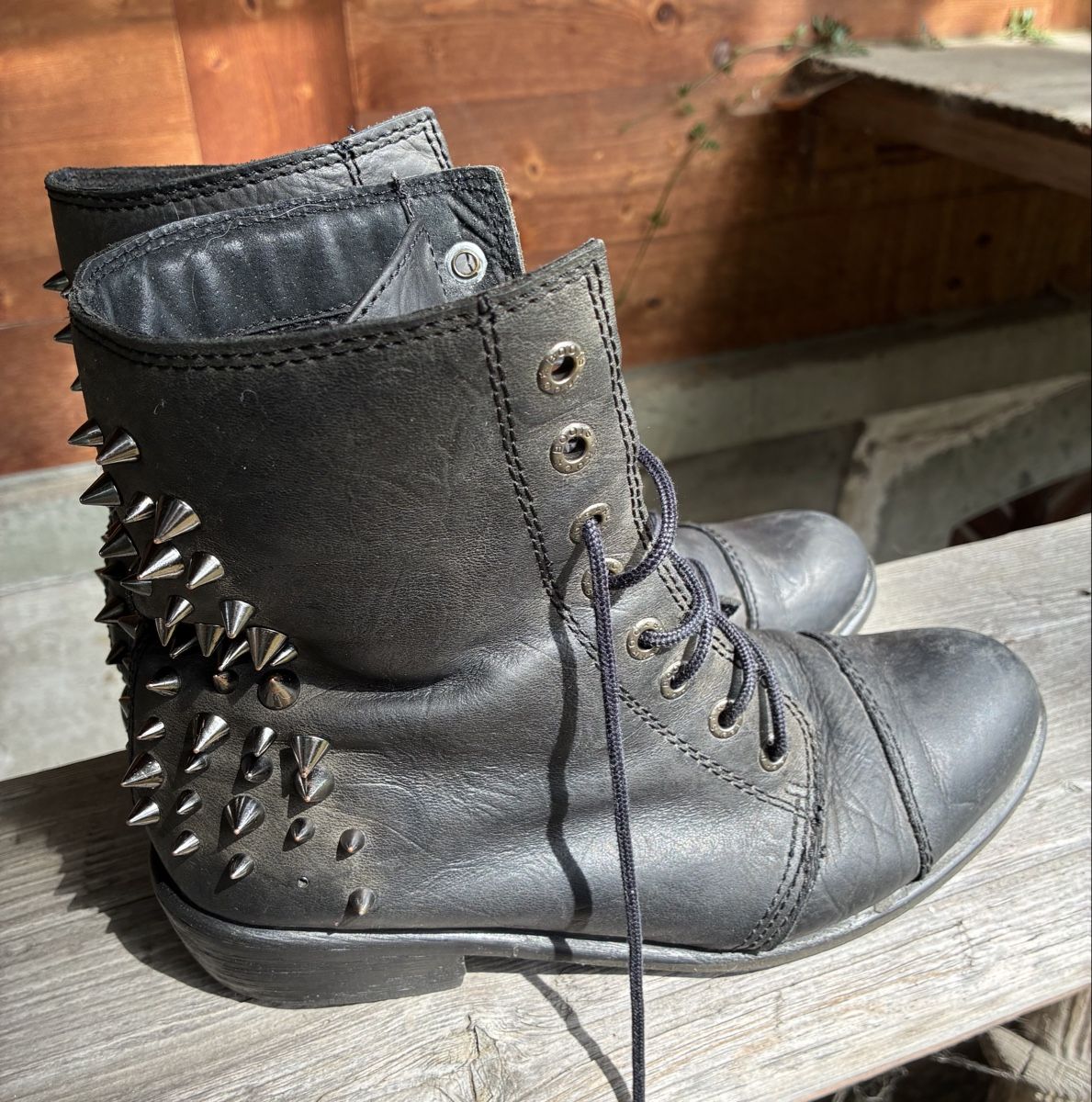 Damenschuhe: Coole Boots mit Spikes, vintage – Gebraucht aus Ranflüh von SwR_E19 2