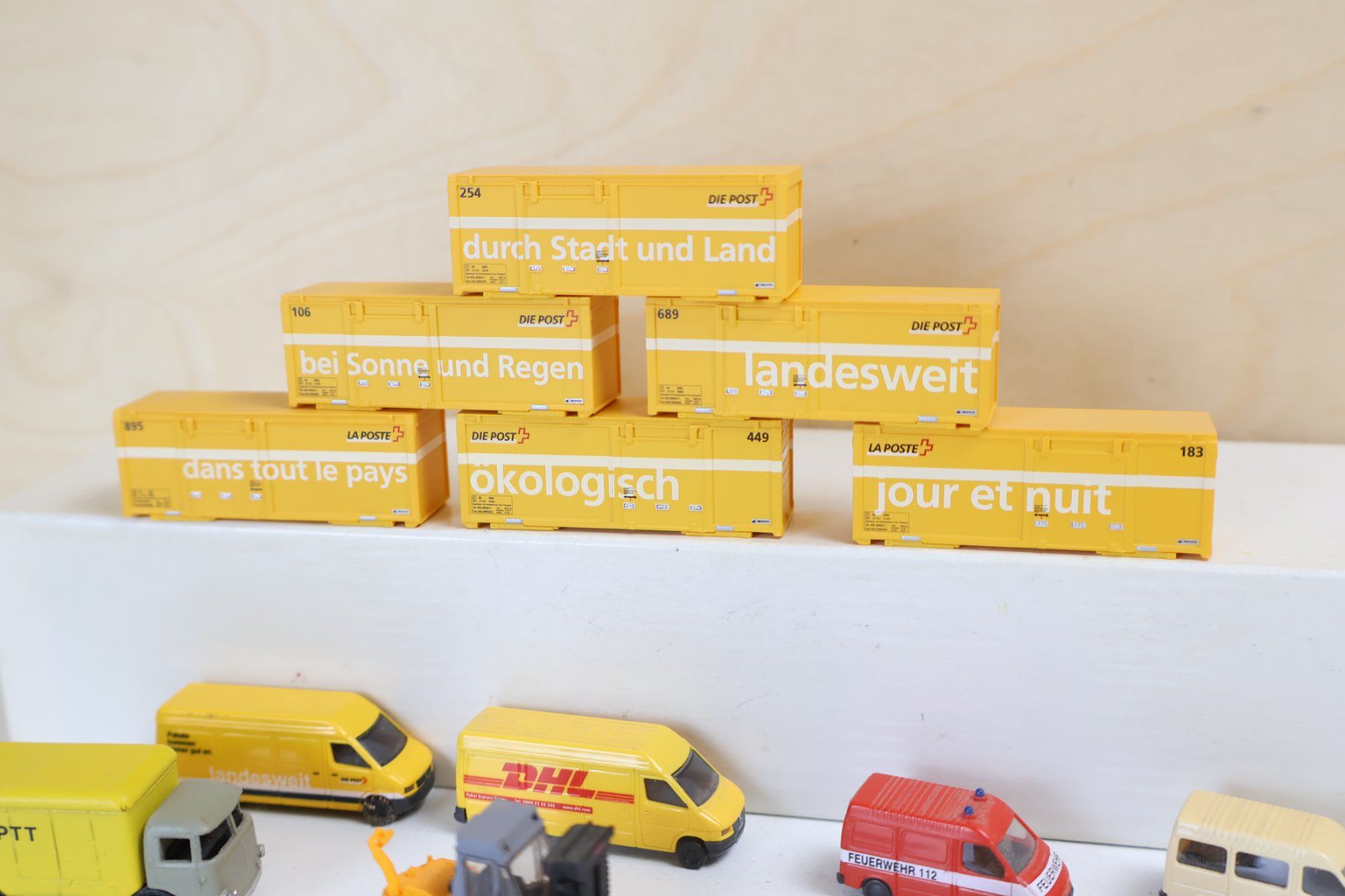 Modellini di ferrovie: MINIS & Co viele Post Container & Modellauto Set - Spur N – Usato da Winterthur venduto da Monstera 6