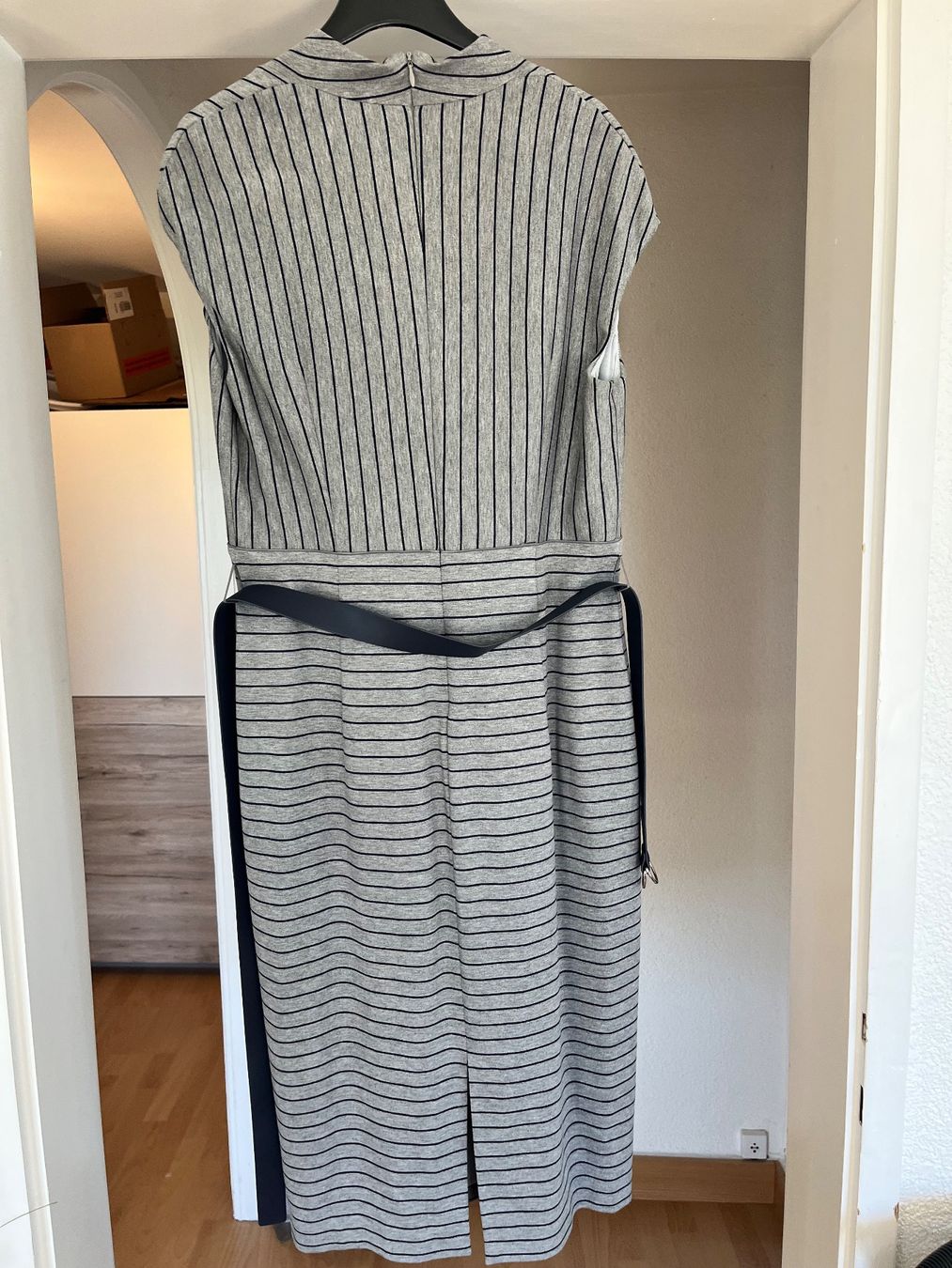Vestiti: Max Mara Studio Élégante Robe Été Rayée Neuve Taille L – Nuovo e nell'imballaggio originale da Vufflens-la-Ville venduto da lor_m7td 2