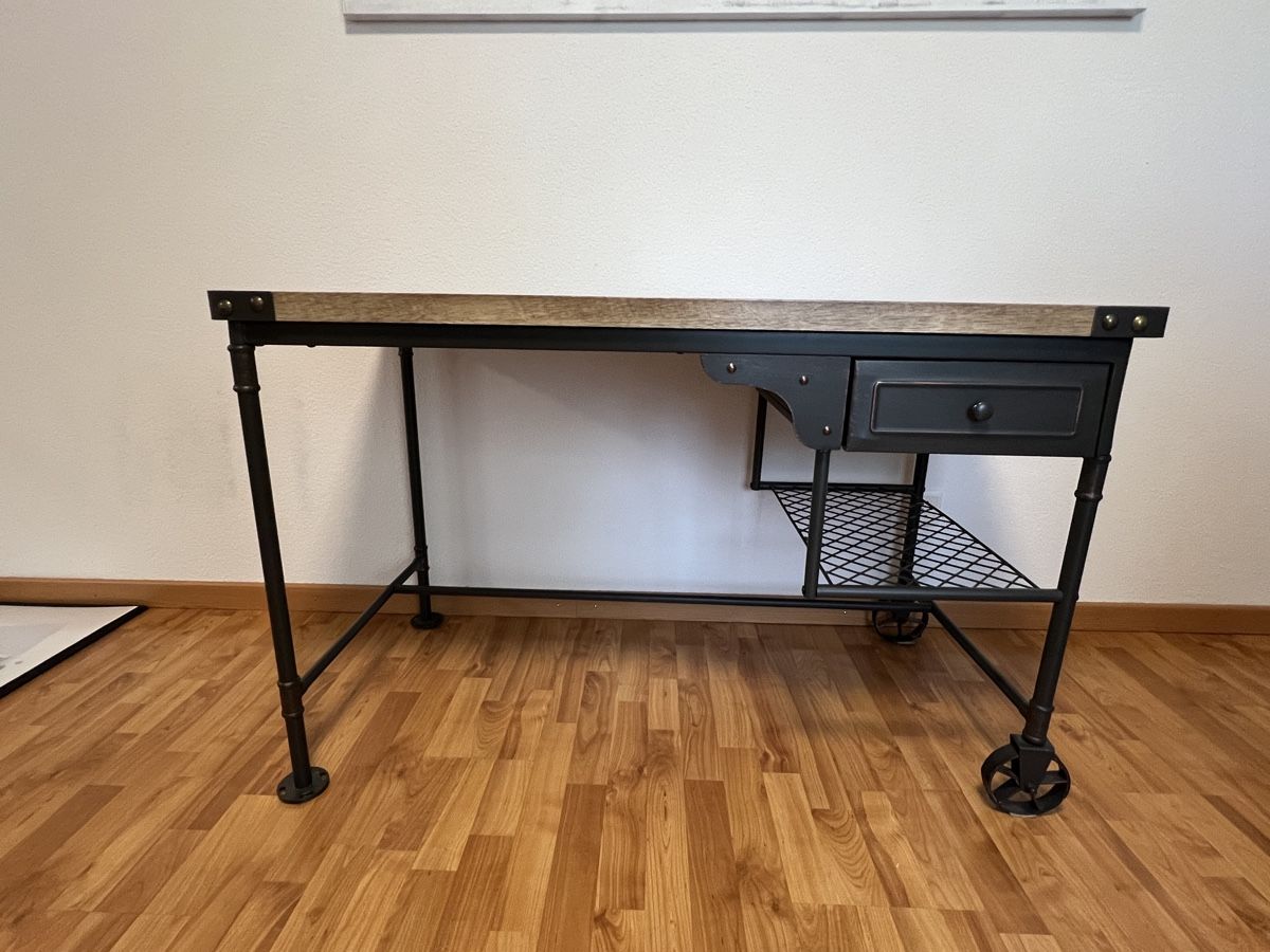 Scrivanie: Schreibtisch Unikat  – Usato da Ettenhausen TG venduto da Dawi