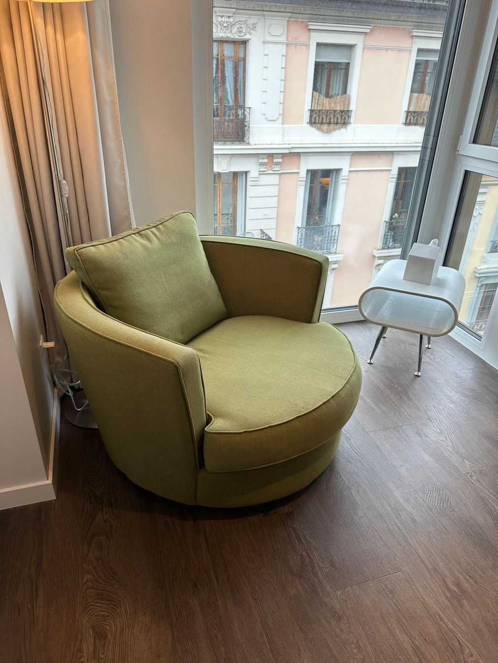 Divani: Sofa vert designer – Usato da Nyon venduto da BenonKose