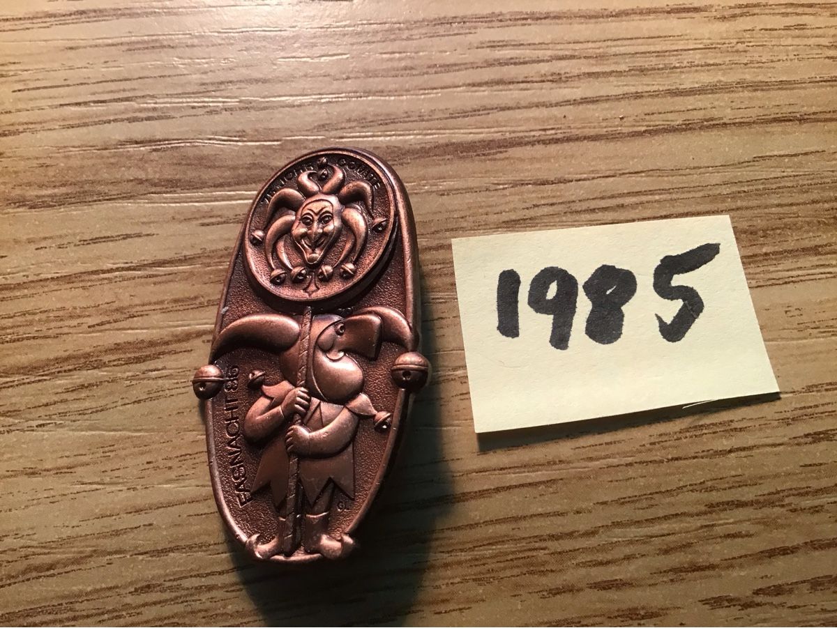 Basler Placchette & Badge: Baslerfasnachtsplaketten 1985 – Usato da Arlesheim venduto da printz01