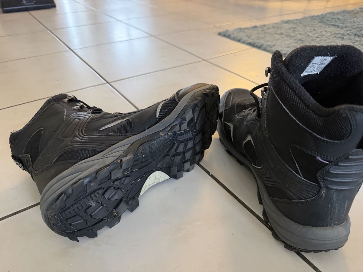 Scarpe da uomo: Bottes de neige 46N p. 45 – Usato da Savagnier venduto da Pivovar2 1