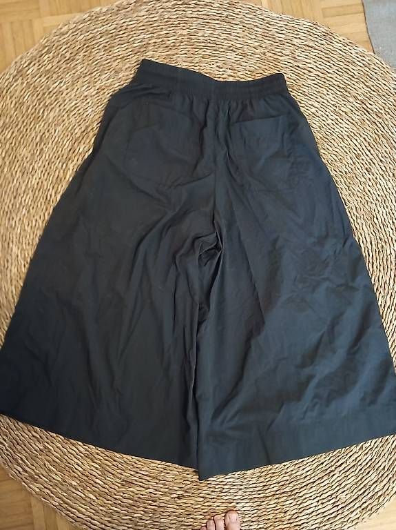 Uniqlo Pantaloni: Oversize Culotte von Uniqlo – Usato da Zürich venduto da Melianea 3