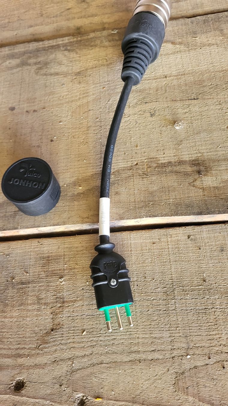 Juice Batterie-Ladegeräte: juice connector Adapter Typ L (IT) – Gebraucht aus Oberburg von uwy_l28k 2