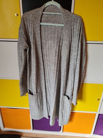 Grauer Strick Cardigan Gr. M, lang, mit Taschen