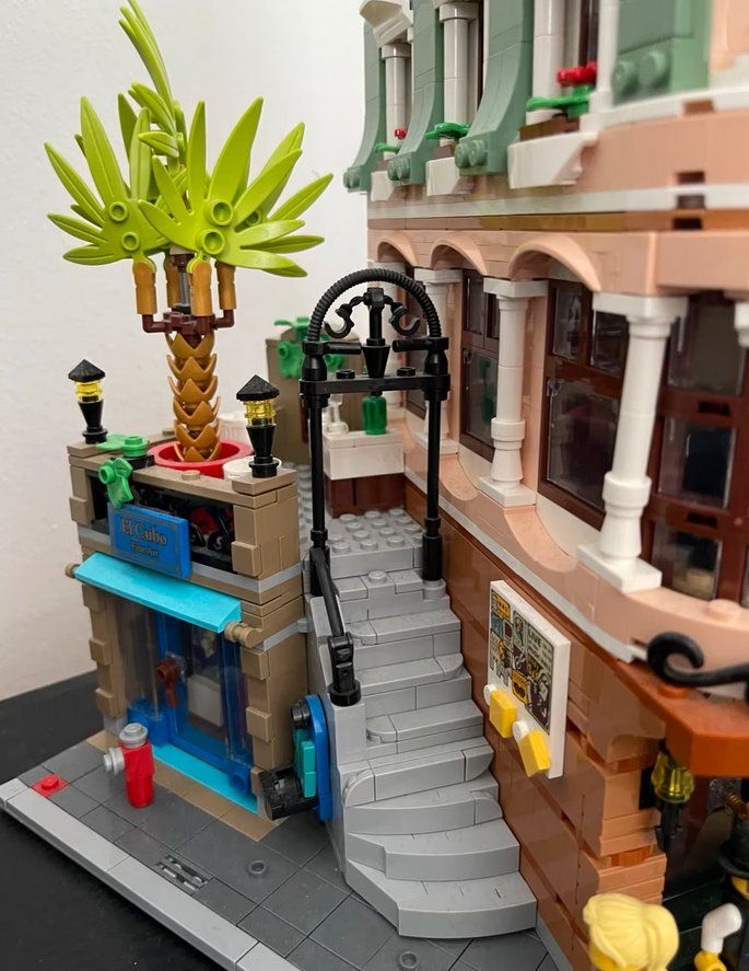 Lego Kit di costruzioni: LEGO Boutique- Hotel  10297 – Usato da Selkingen venduto da Eishase 1