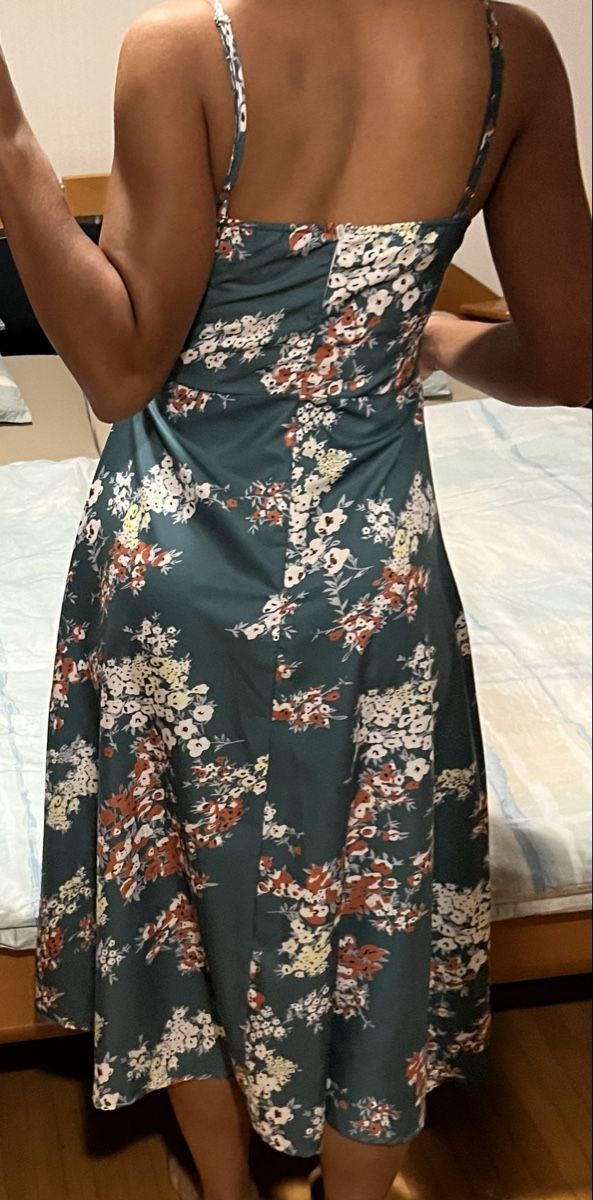 Vestiti: Sommerliches Midikleid mit Blumenmuster – Nuovo (secondo la descrizione) da Zürich venduto da celineaceline 1