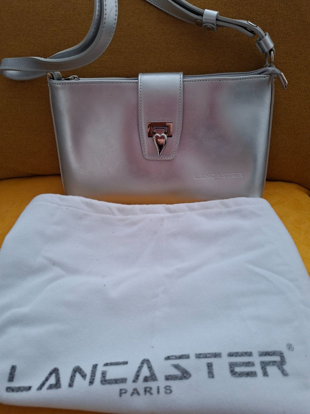Lancaster Borse da donna: Sac Lancaster argenté, excellent état, – Usato da Bulle venduto da EdelweissandRoses 1