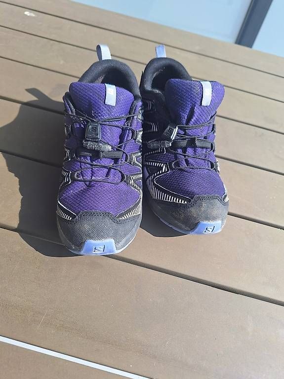 Chaussures femmes: Trekkingschuhe Grösse 37 – D'occasion à Etziken par v.z