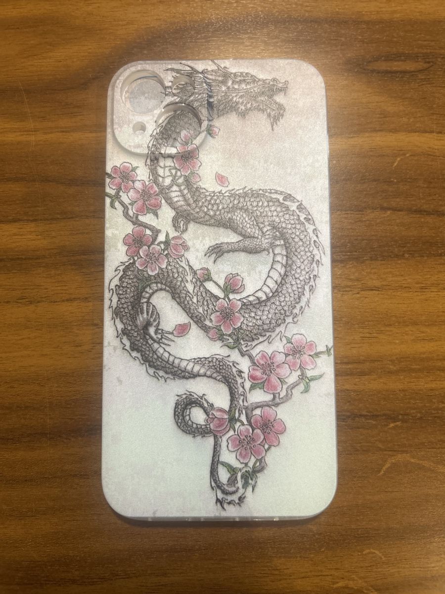 Covers & Schutzfolien: Neu Handyhülle iPhone 14 Plus Drache Kirschblüte – Neu und originalverpackt aus Herisau von Victoria-Classic