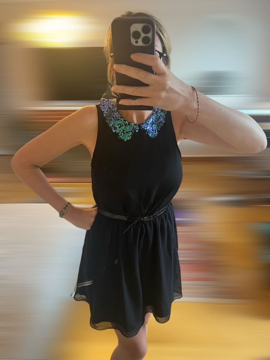 Vestiti: Robe noire de soirée BCBG Generation col Claudine en sequins – Usato da Lausanne venduto da Stephaniesdressing 8
