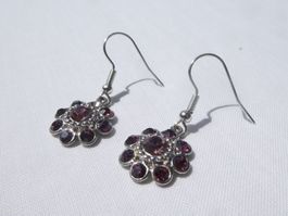 Ohrhänger mit lila Strass, Modeschmuck
