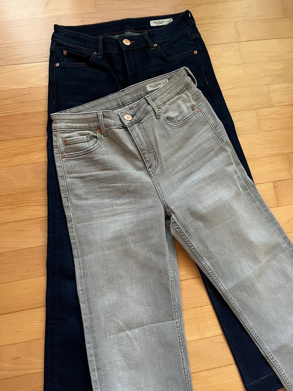 Jeans: 2 Paar Jeans – Usato da Klingnau venduto da Bigik 1