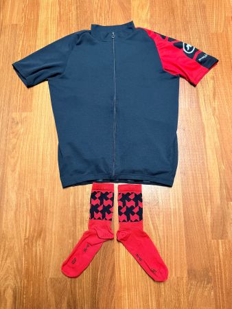 Assos Rennvelo Shirt M inkl. passende Socken