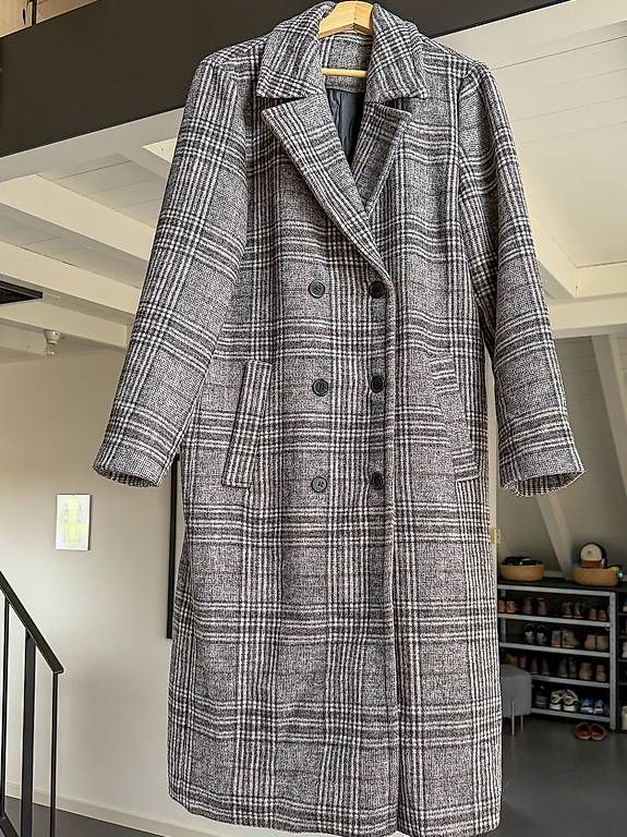 Mäntel: Wintermantel von Basic Apparel - Grösse L – Gebraucht aus Steinhausen von asgs